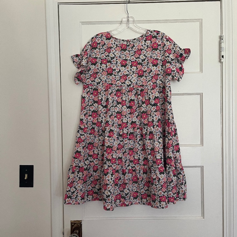 Adorable EUC pink and green daisy floral dress from Amazon, size small
